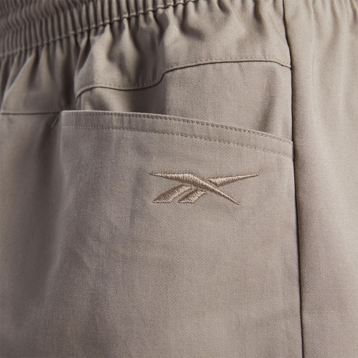 product/r/e/reebok_ht8174_7_apparel_on_model_detail_view_2_white.jpg