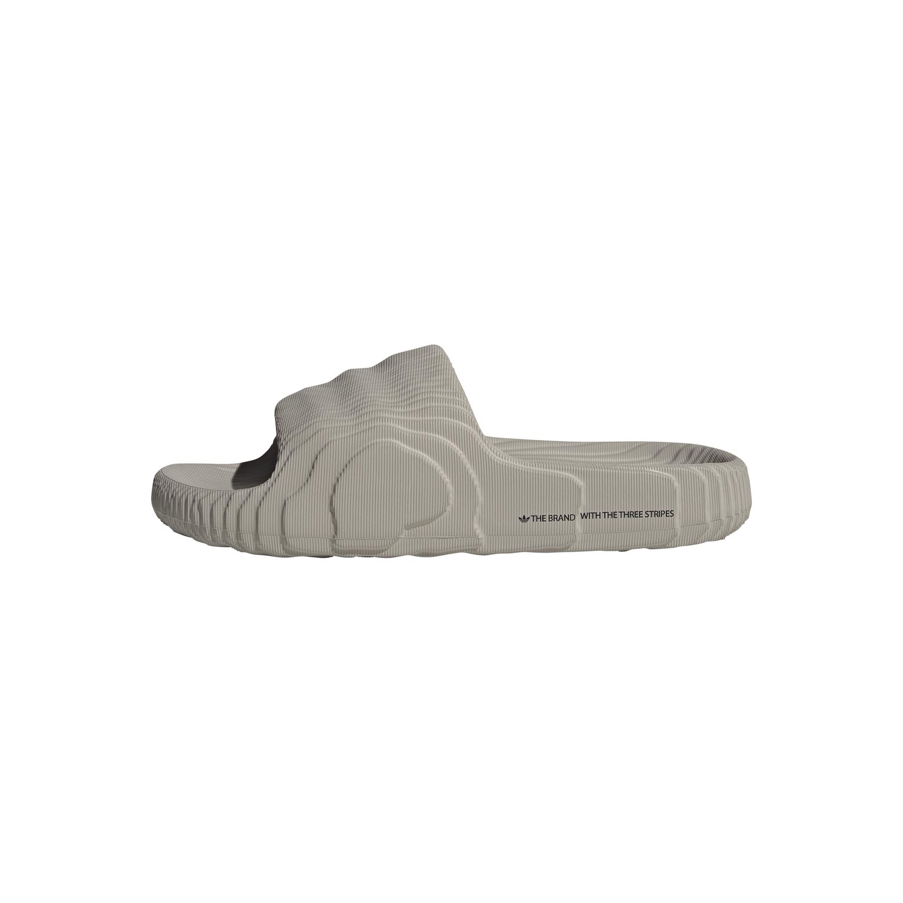 product/a/d/adidas_hq4670_12_footwear_photography_left_side_center_lateral_view_white.jpg