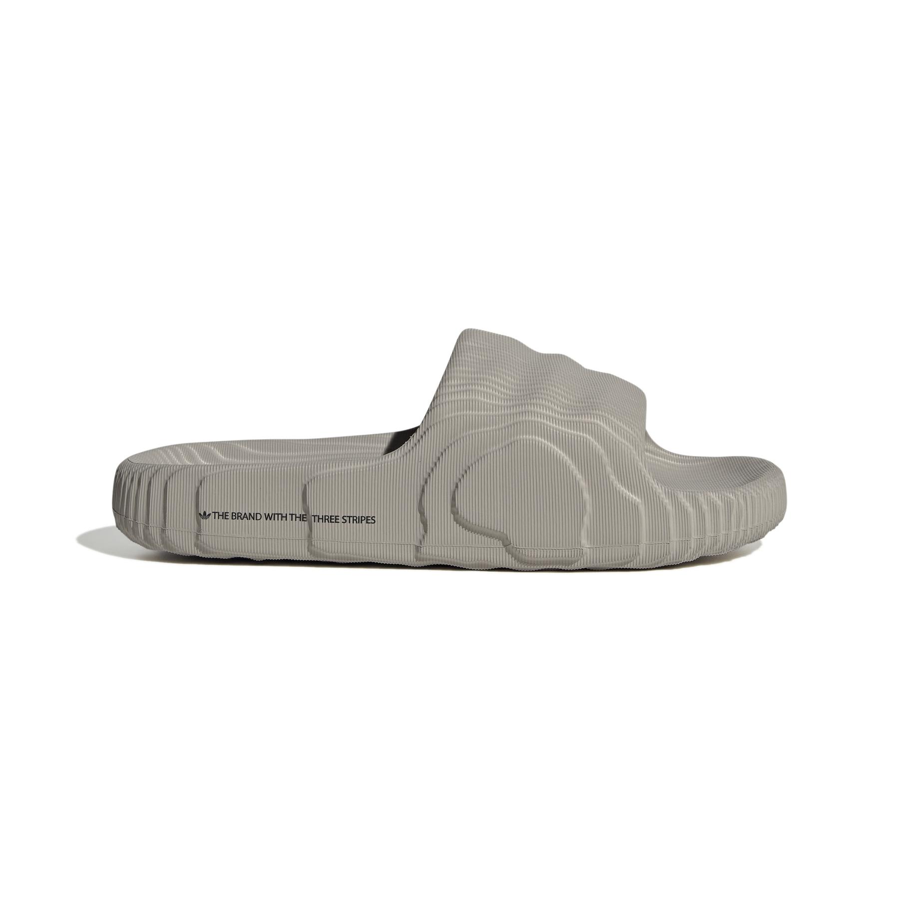 product/a/d/adidas_hq4670_1_footwear_photography_side_lateral_center_view_white.jpg