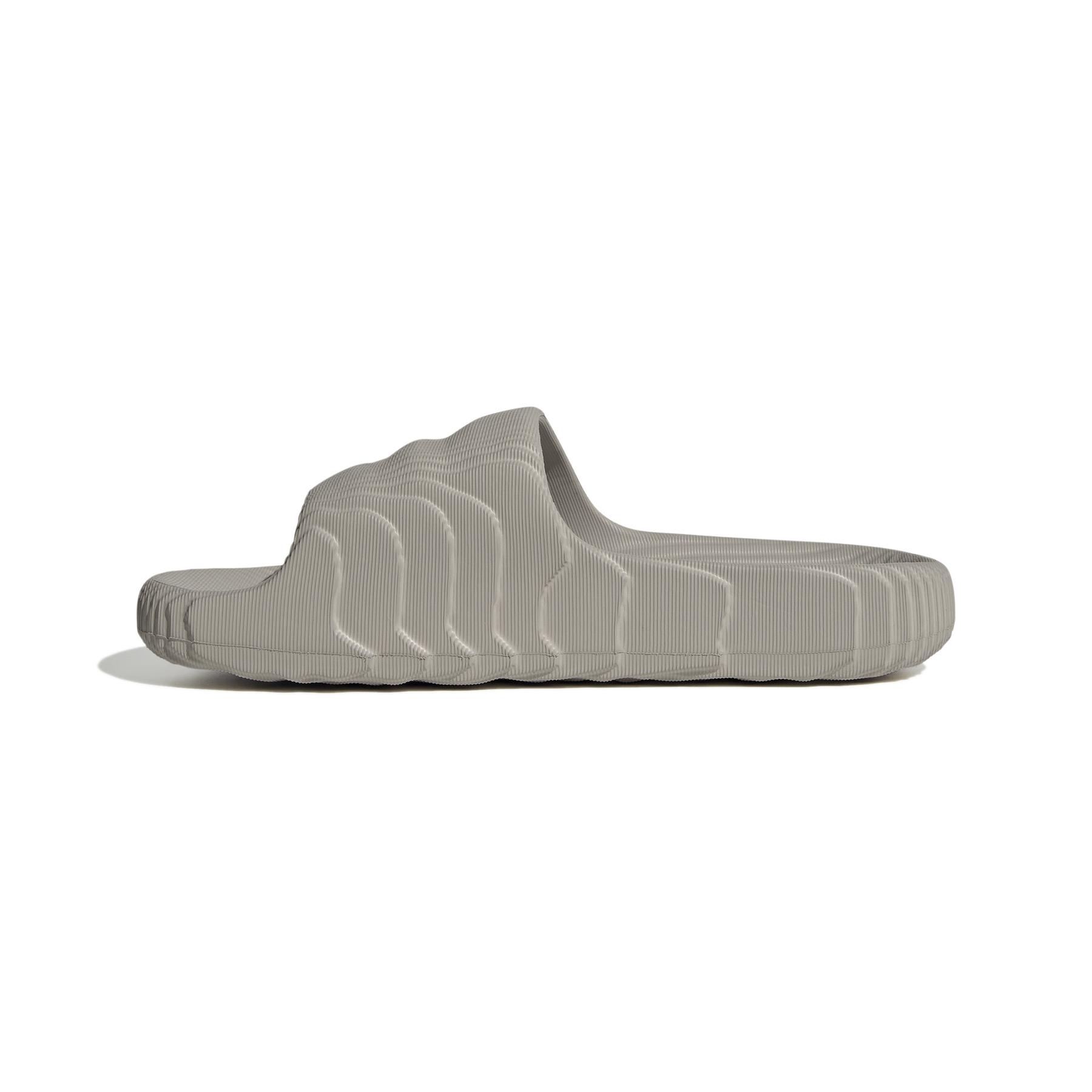 product/a/d/adidas_hq4670_5_footwear_photography_side_medial_center_view_white.jpg