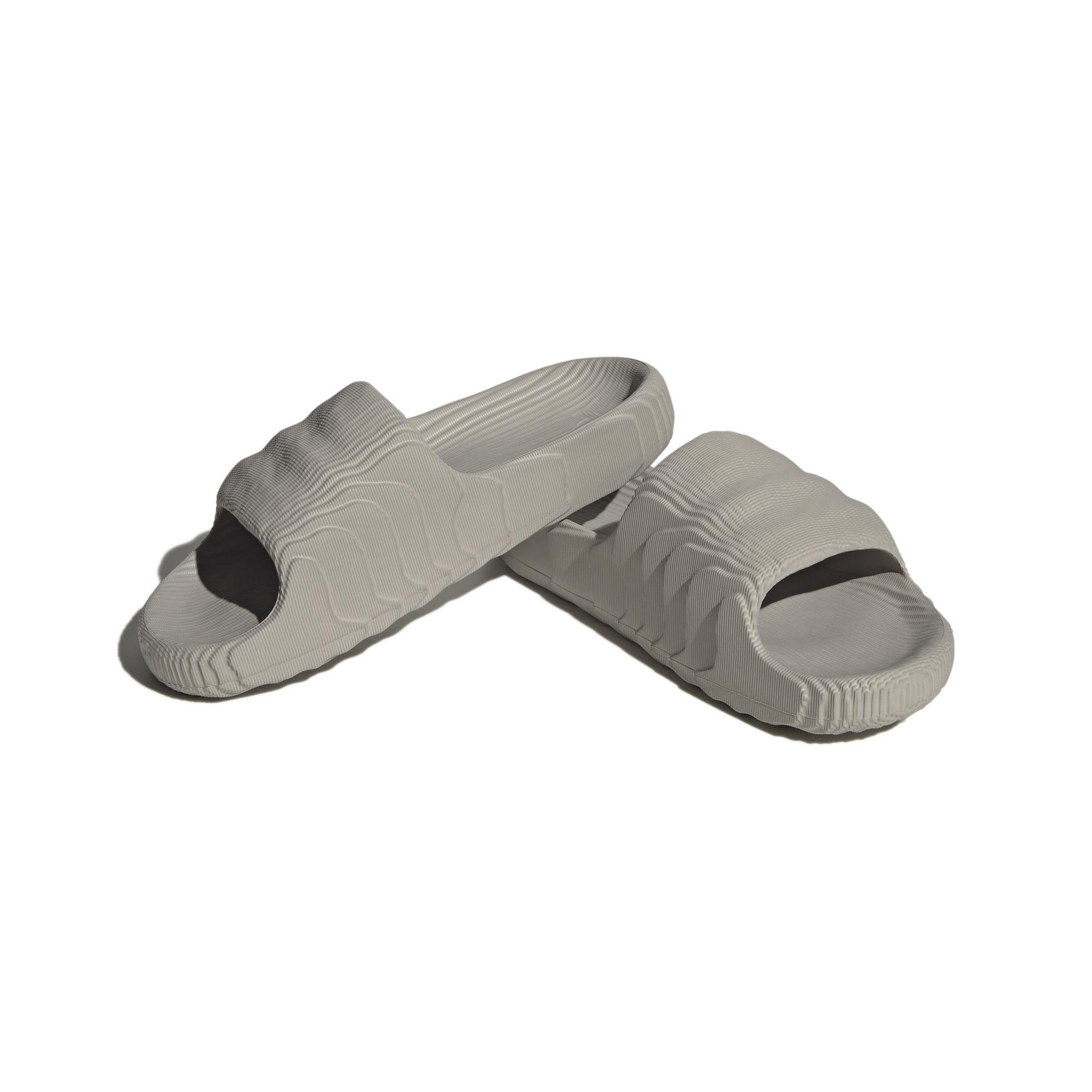 product/a/d/adidas_hq4670_6_footwear_photography_front_lateral_top_view_white.jpg