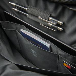product/v/7/v7-world_ca89188_noir_4.jpg